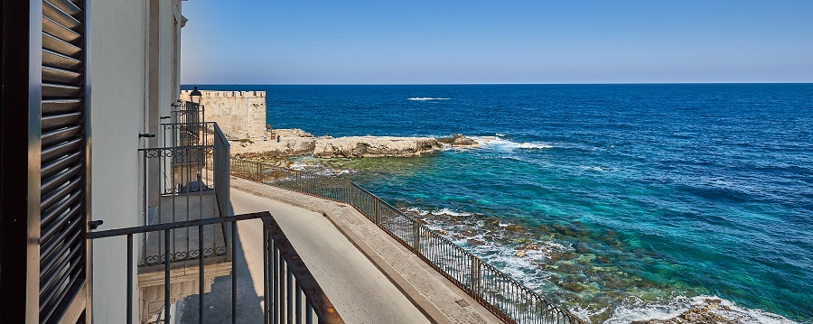 Spring breaks in Sicily: New waterfront villa on Ortigia, Syracuse