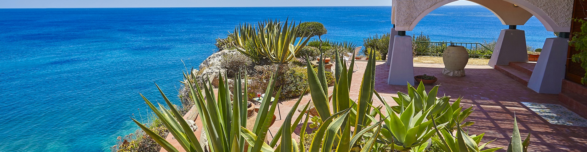 Villas in Sicily with gorgeous gardens and terrace