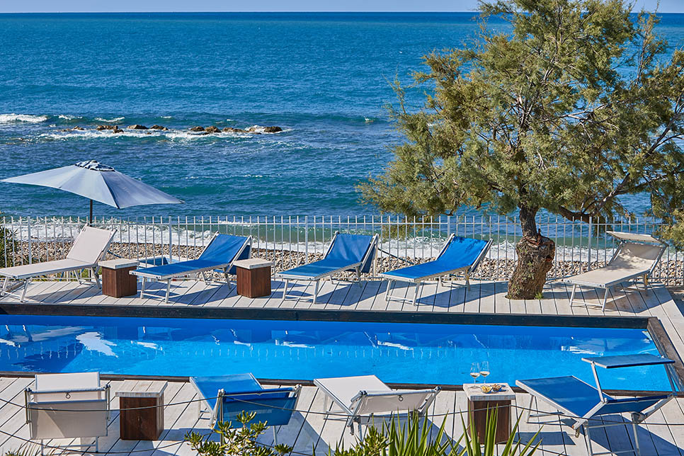 villas-in-sicily-with-pool