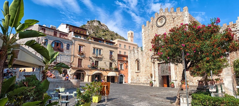 Taormina: the ideal choice for a holiday in Sicily