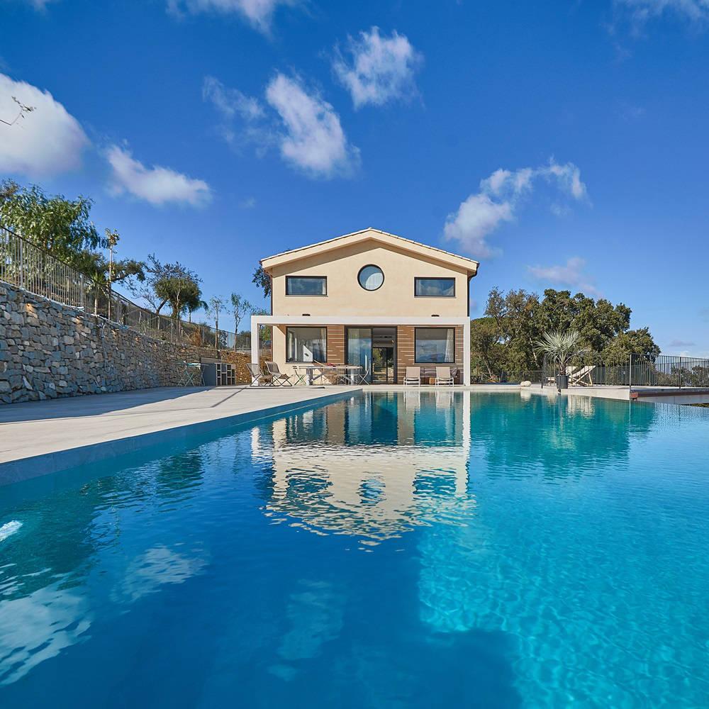 <p>Sicilian villas with pools</p>