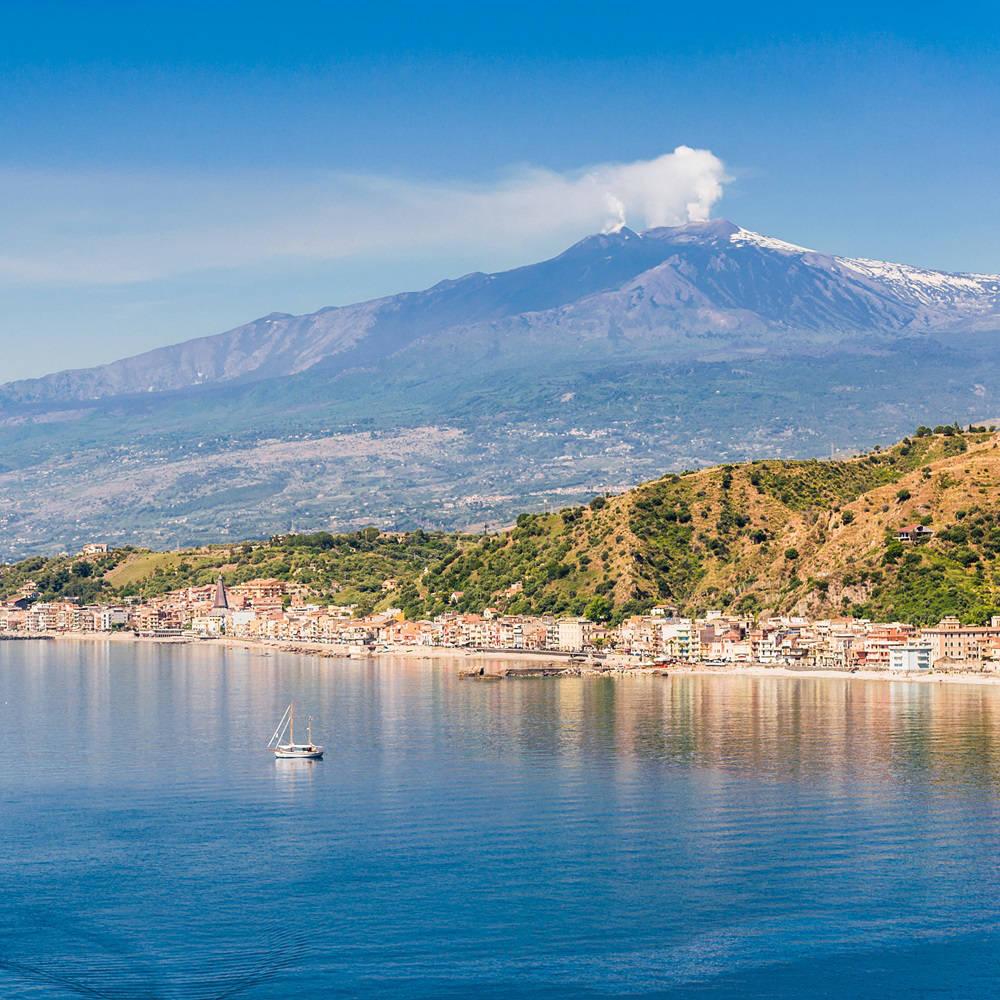 <p>Villas in Sicily and holiday homes near Mount Etna</p>