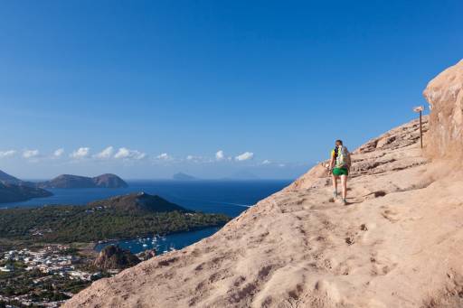 Escursioni e passeggiate in Sicilia - hiking-in-sicily-aeolian-islands.jpg