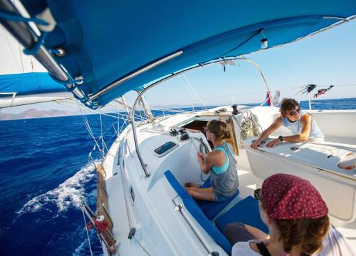 Family Trio - boat-sailing-in-sicily.jpg